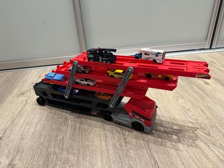 Prepravný kamión hot wheels,