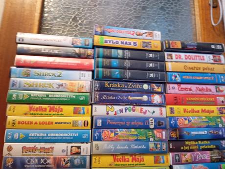 Predám vhs kazety -- viď. 10 foto,