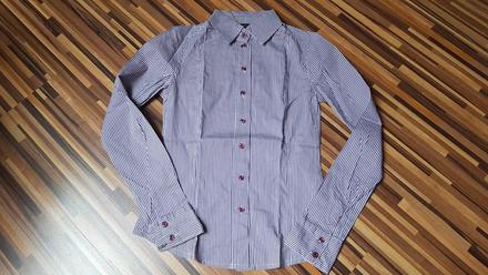 Fialová košeľa, s