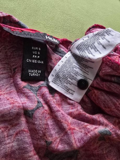 Kvetované tričko v ružovo-červenej kombinácii, h&m,s