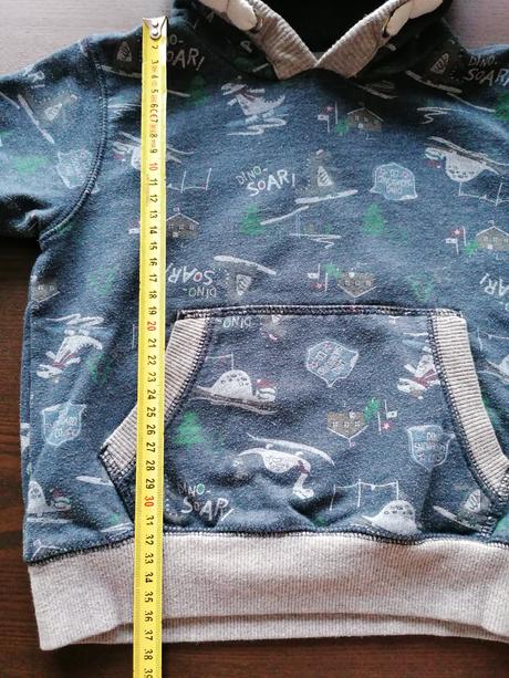 Modrá mikinka, tu,98