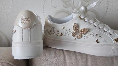 Botasky s motýlikmi, 38