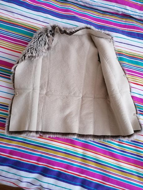 Kožušinová vestička, 104