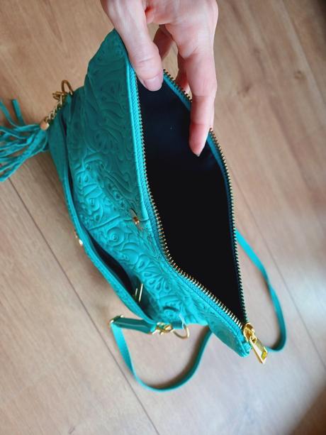 Malá kožená crossbody kabelka, 