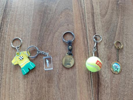 Sada priveskov so sportovou tematikov a privezok z, 