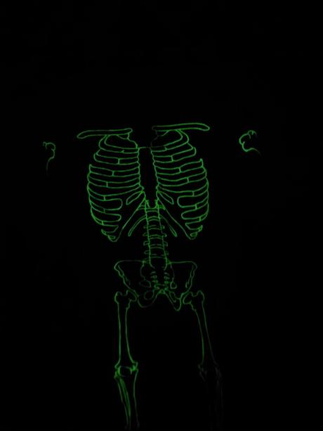 Kostra v tme svietiaci karnevalový kostým veľ.98,