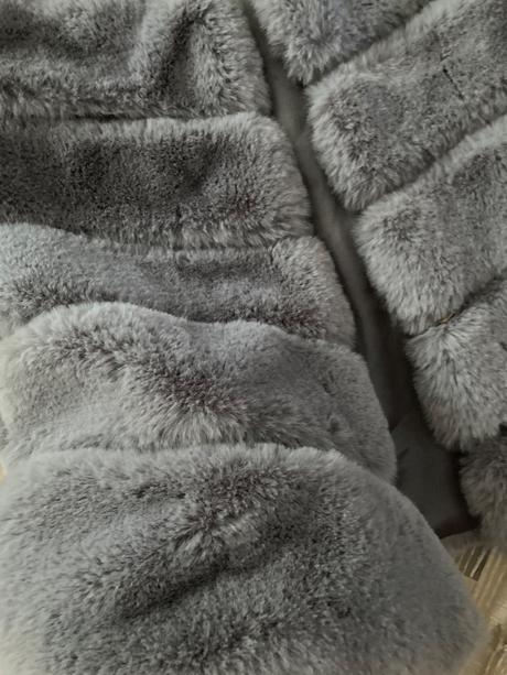 Kožušinová vesta darujem k nákupu, 