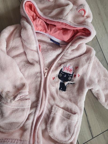 Chlpatá mikinka, 74