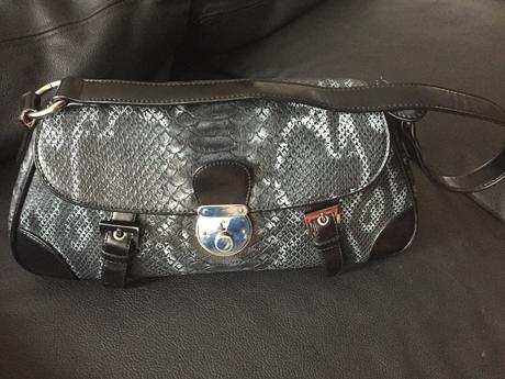 Kozena kabelka s hadim vzorom,