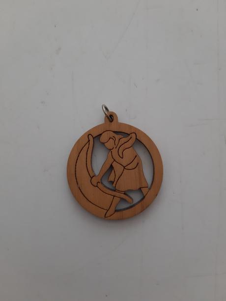 Drevený prívesok strelec, 