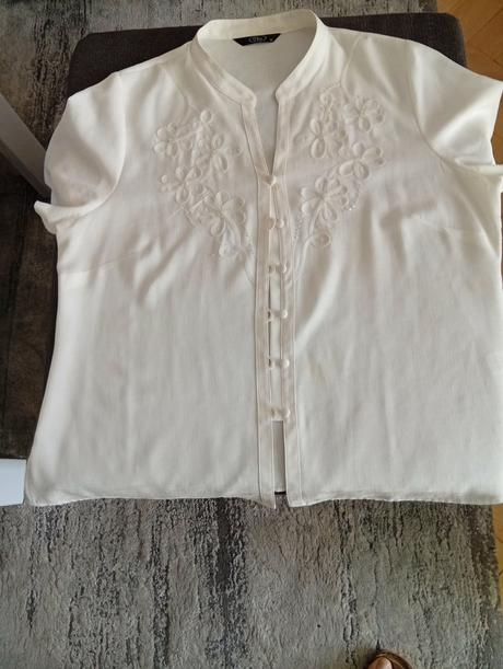 Kvalitná nekrčivá blúzka, 48