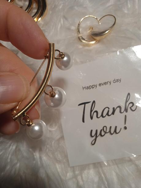 Náušnice, náramky, brošňa,