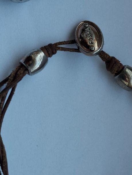 Hnedý kožený náramok fossil so zirkónmi, fossil