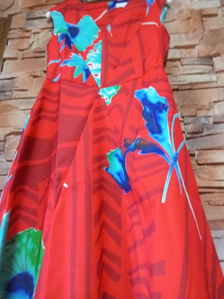 Spoločenské šaty closed, 56