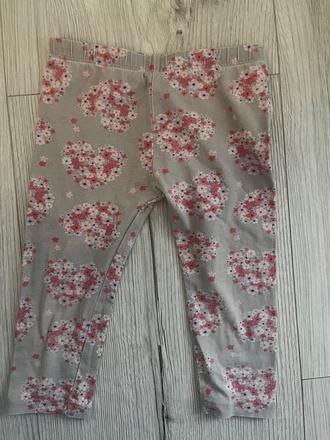 Sive leginy s ružovými kvietkami, 86