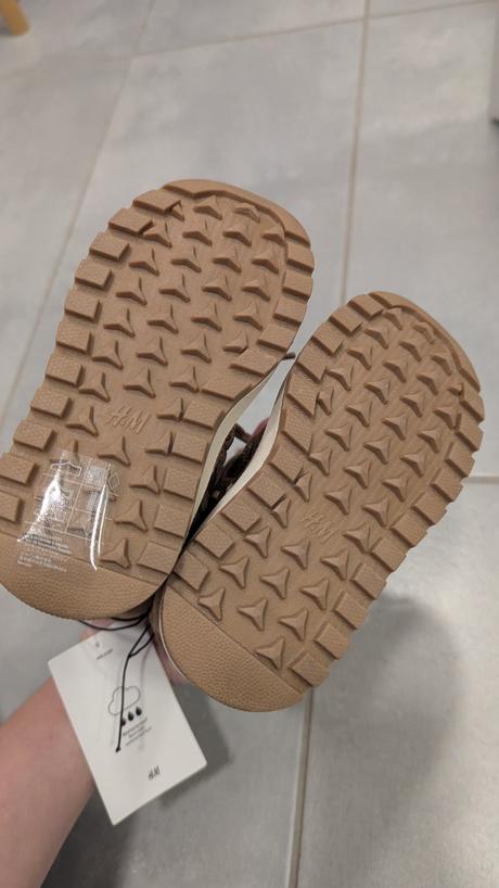 Úplne nové (s visačkami) snehule, h&m,24