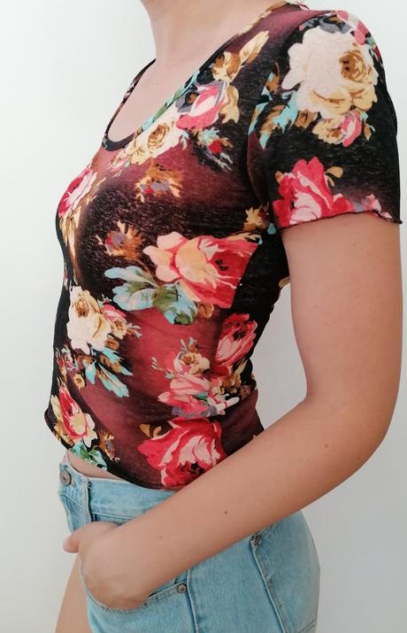 Ľahké kratšie kvietkované tričko, s