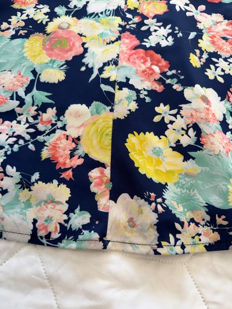 Letné kvetinové mini šaty, m