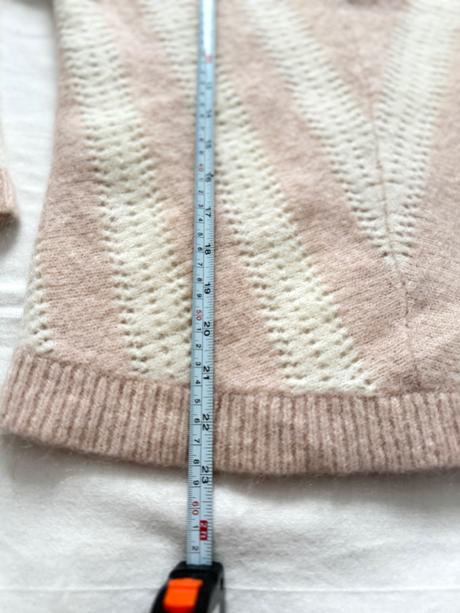 Vlnený sveter ariel francúzskej značky sezane, s