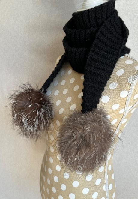 Vlnený šál s kožušinovými brmbolcami, xl