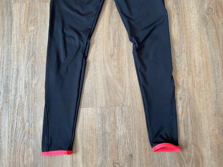 Športové legíny, 158