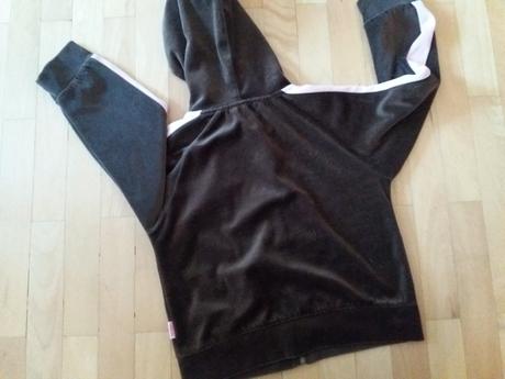 Tmavohneda mikina, 122