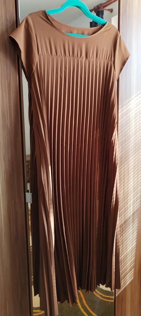 Krásne plisovane maxi šaty, 