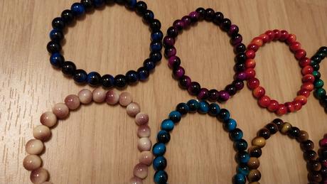 8ks farebnych naramkov, 