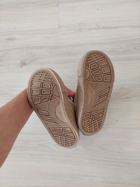 Béžové/bledohnedé cvičky, 27