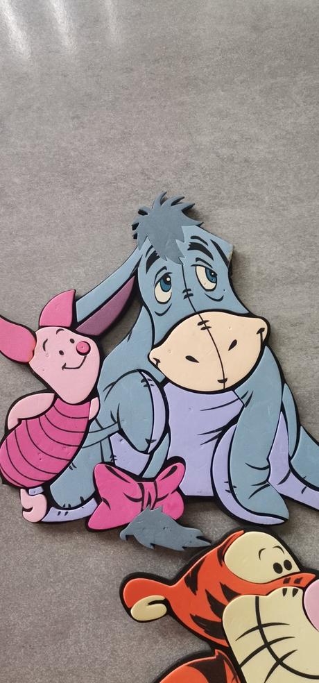 Penovy macko pu na stenu,