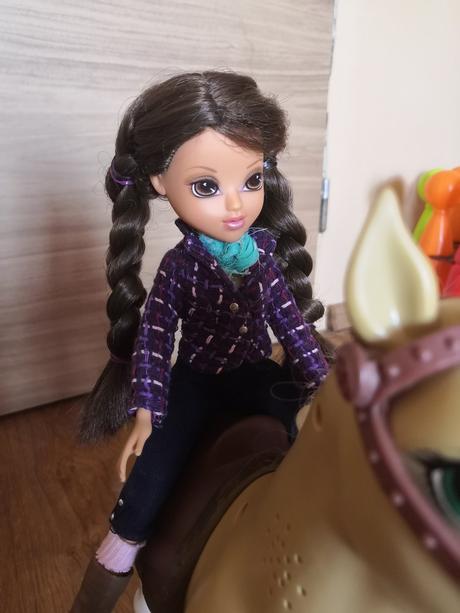 Chodiaci koník s bábikou, 