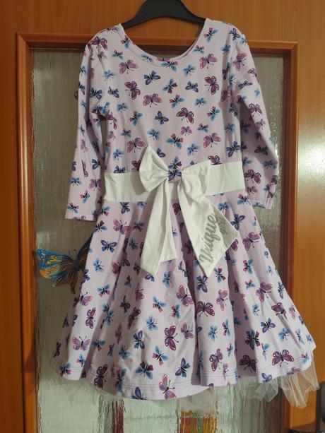 Šaty na predaj, 128