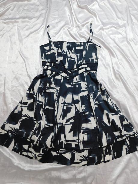 Kvalitne velmi pekne šaty, 36