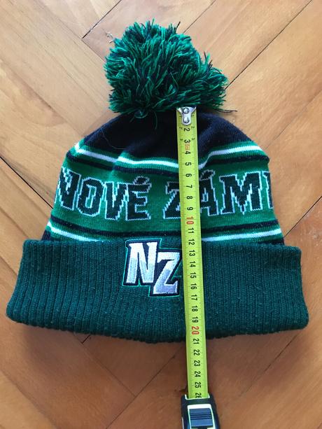 Zimná čiapka hc nové zámky s brmbolcom,