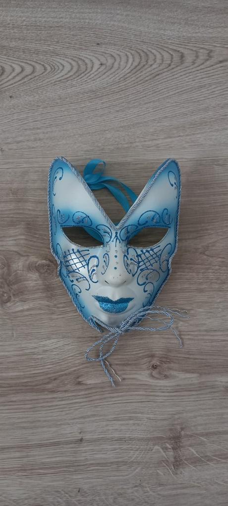 Krasna karnevalova skraboska, 