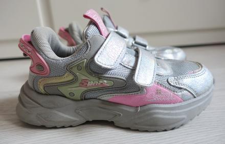 Dievčenské tenisky, 33