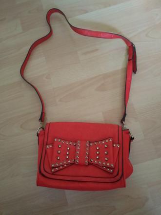 Dámska červená kabelka,