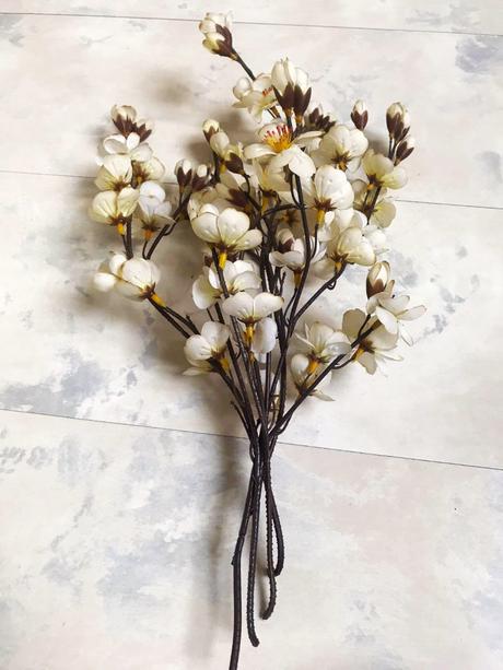 Kvitnúce jabloňové vetvičky,