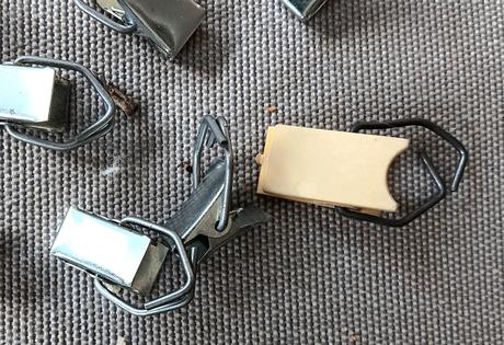 Staré záclonové štipce, 