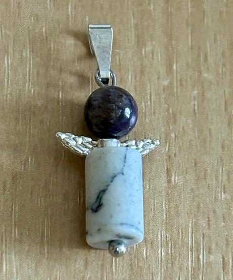 Prívesok anjelika z drahých kameňov 2 cm, 