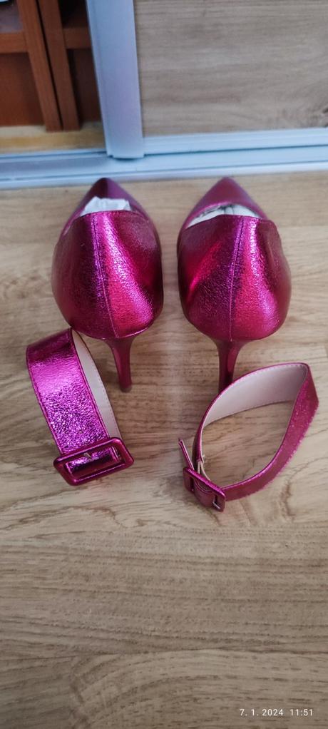 Cyklámenove lodičky, 39