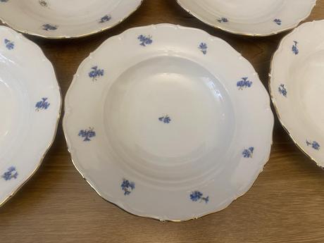 Hlboké taniere s kvetinovým vzorom, 