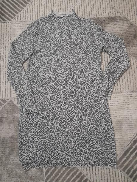 Mam na predaj šaty, 42