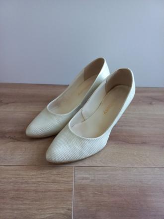 Kremove lodicky stellbuty, 38