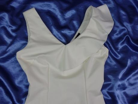 Kvalitné puzdrové šaty, s