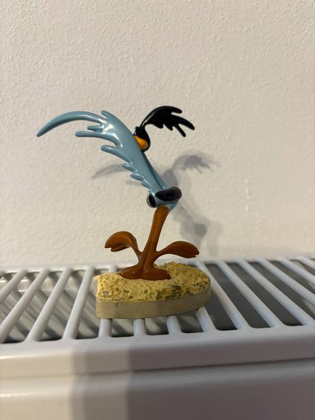 Figurka road runner coyote and road runner,