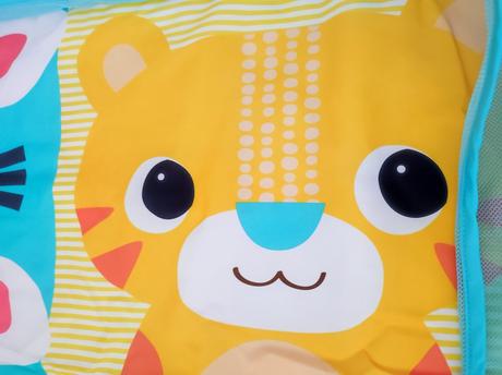 Hrazdička na hranie + hračky, 