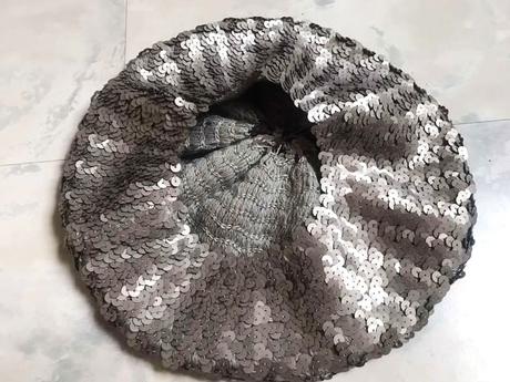 Bareta s flitrami, f&f