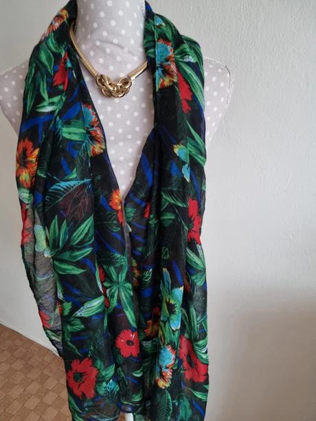 Farebný šál-šatka, 