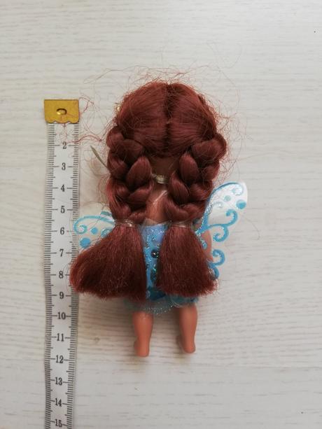 Malá bábika s motýlími krídlami, 